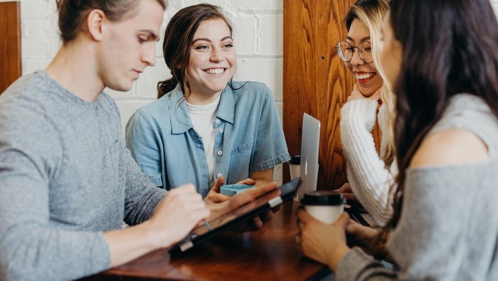 Scorpio yang bersemangat ketika bercerita