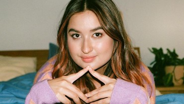 img-title Lirik Lagu Astrologically Illogical - Stephanie Poetri