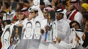 img-title Viral Pendukung Jerman Ngamuk Gara-gara Poster Mesut Ozil