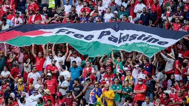 img-title Viral Suporter Tolak Wawancara dari Media Israel Saat Piala Dunia 2022 Qatar