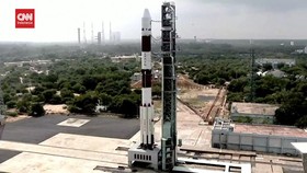 VIDEO: India Luncurkan Satelit Pengamat Bumi
