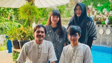 img-title Begini Hubungan Anak Rina Gunawan dengan Istri Baru Teddy Syah