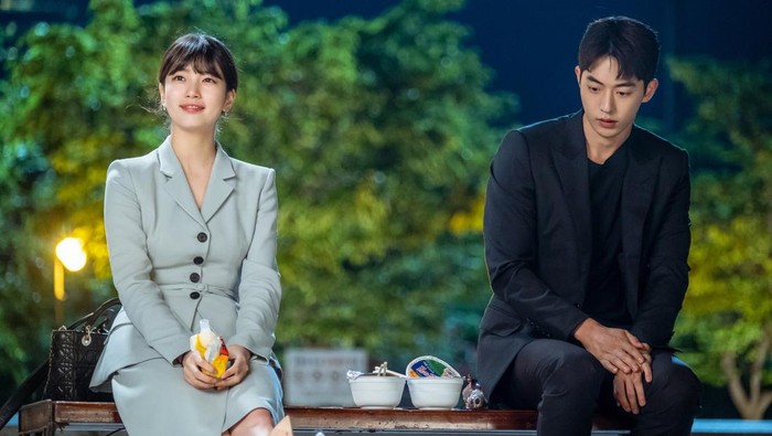 img-title Deretan Barang Mewah Ini Justru Dipakai Orang Biasa di Drama Korea, 'Aneh' Tapi Nyata!