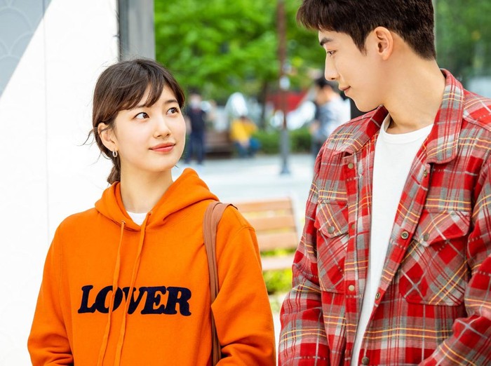 Dal Mi terlihat mengenakan Bianca Chandon Hoodie / Foto: teenvogue.com