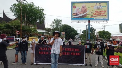 Gerakan Suara Rakyat Sumbar Demo Pasal Bermasalah RKUHP di Padang