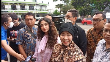 img-title Tiga Kali Gagal Berumah Tangga, Dewi Perssik Diminta Nikah Lagi