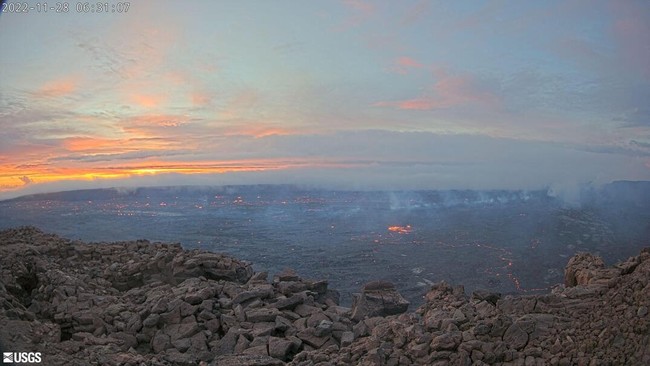 Gunung api terbesar di dunia, Mauna Loa di Hawaii, meletus pada Senin (28/11) waktu setempat, untuk pertama kalinya sejak 1984 silam.