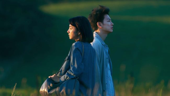 Serial First Love memiliki banyak karakter dan pemeran, termasuk Takeru Satoh dan Hikari Mitsushima.