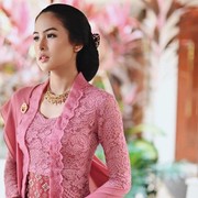 Mengetahui Sejarah Kebaya, Berawal Hanya Dikenakan Keluarga Kerajaan hingga Jadi Outfit Kondangan Anak Muda