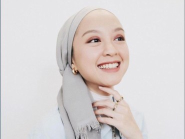 7 Gaya Hijab Gita Savitri yang Kontroversial Dikritik Semakin Liberal