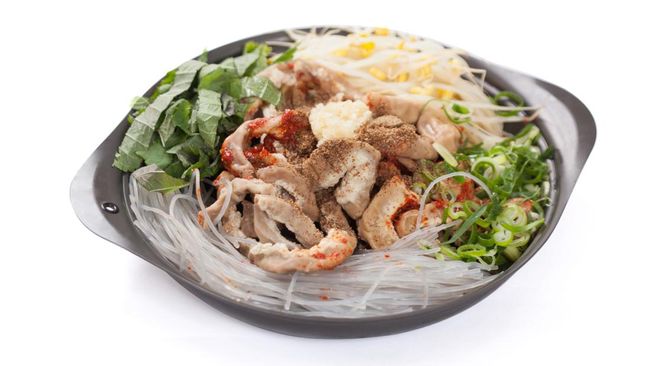 Gopchang atau usus sapi Korea yang dibakar dan digoreng tengah viral di Media Sosial, terutama di TikTok. Apa itu gopchang?