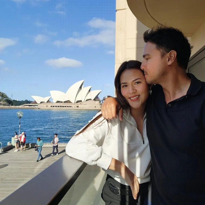 <p>Netizen yang melihat postingan ini pun meninggalkan banyak komentar. Beberapa ada yang mengaku iri dengan romantisme keduanya, lalu ada pula yang menebak ayah seorang anak ini sedang pulang kampung. "Pulang kampung bosku," tulis @_blood****. (Foto: Instagram @hamishdw)<br /><br /><br /></p>