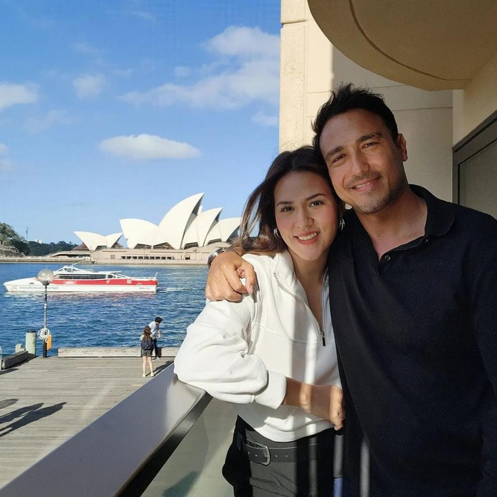 <p>Hal tersebut dipastikan dari postingan terbaru Hamish Daud di media sosial Instagramnya. Dalam unggahan tersebut, ia terlihat memeluk Raisa dengan mesra, nih. (Foto: Instagram @hamishdw) <br /><br /><br /></p>
