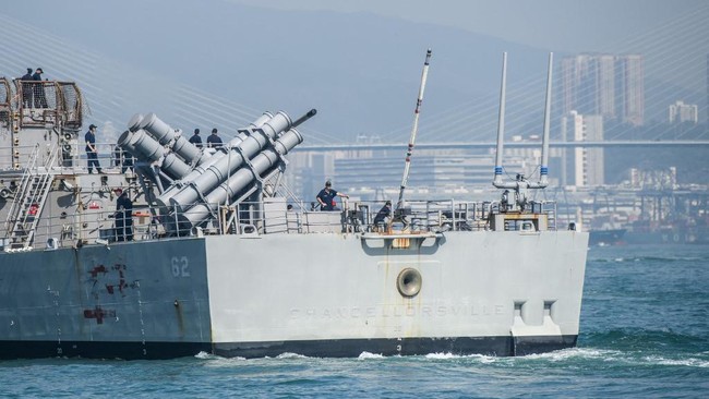 Militer China mengusir kapal jelajah rudal milik AS yang dilaporkan menerobos wilayah di dekat wilayah sengketa Kepulauan Spratly di Laut China Selatan.