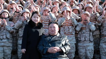 FOTO: Kim Jong Un Makin Sering Ajak Putri 'Wisata' Rudal Korut
