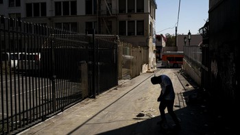 FOTO: 'Serangan' Fentanil di Gang Kecil di Los Angeles