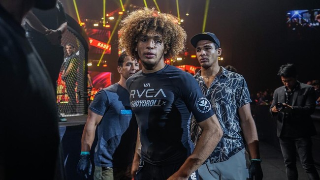 Prestasi yang luar biasa itu tak lepas dari kemampuan Kade Ruotolo di atas kanvas, serta pentas Brazilian Jiu-jitsu global yang bisa mematahkan lawan.