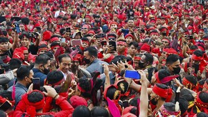 FOTO: Jokowi Bicarakan IKN di Temu Akbar Pasukan Merah Suku Dayak