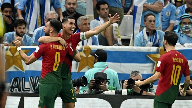 Sebanyak dua tim menyusul langkah Prancis ke babak 16 besar Piala Dunia 2022. Berikut daftar tiga tim negara lolos 16 besar Piala Dunia 2022.