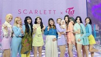 <p>Bible sempat bertemu dengan girl grup Twice, Bunda. Bayi yang baru berusia 1 tahun ini pun berkesempatan untuk digendong oleh Nayeon, lho. (Foto: Instagram: @graziellabible_)</p>