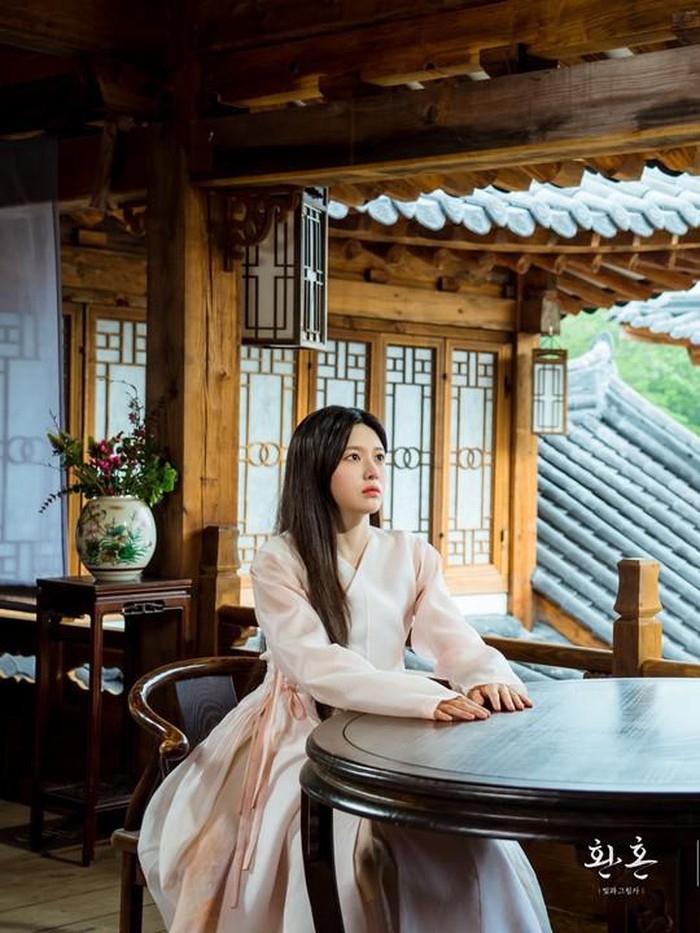 Sayangnya, Cho Yeong diceritakan mengalami hilang ingatan. Wah, kira-kira seperti apa hubungan asmaranya dengan Jang Uk (Lee Jae Wook), Beauties?/ Foto: instagram.com/tvn_drama
