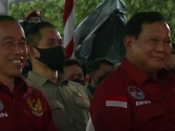 Senyum Prabowo Saat Disebut 100% Identik Pemimpin Keriput Versi Jokowi