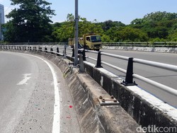 4 Insiden Horor Pemotor Jatuh Terlempar dari Flyover di Jakarta