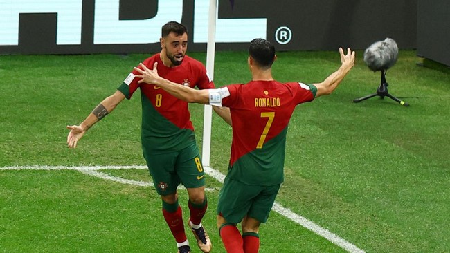 Portugal Lolos ke 16 Besar Piala Dunia 2022 Portugal memastikan tiket ke babak 16 besar Piala Dunia 2022 usai mengalahkan Uruguay pada laga kedua fase grup, Selasa (29/11) dini hari.