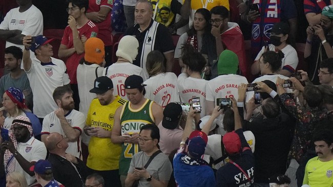 Piala Dunia 2022 di Qatar dijadikan momen bagi warga Iran untuk melancarkan protes terhadap rezim negaranya, termasuk bela hak-hak perempuan.