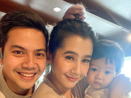 Sudah 1,5 Tahun, Ardina Rasti Semangat Menyusui Baby Awan hingga Lulus ASI 2 Tahun