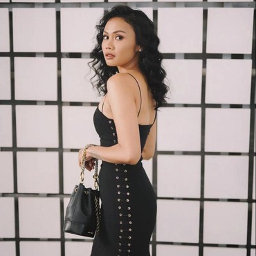 7 Potret Dea Panendra yang Pernah Beradegan Intim 1 Jam dengan Jefri Nichol