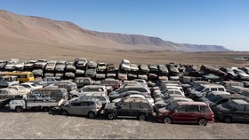 FOTO: Eksotisme Gurun Atacama Chile Terancam Sampah dan Tambang