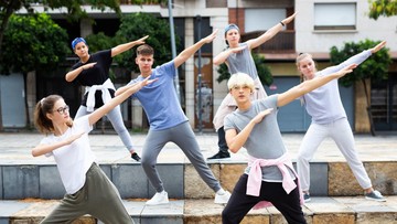 Alasan MUI Jember Haramkan Joget Pargoy: Pamer Aurat Picu Syahwat Majelis Ulama Indonesia (MUI) Jember, Jawa Timur ungkap alasan mengeluarkan fatwa haram terhadap joget Pargoy yang kerap viral di TikTok.