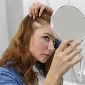 Rambut Putih Alias Ubanan Muncul di Usia Muda, Ternyata 6 Hal Ini Penyebab Utamanya! Kamu Sudah Tahu?