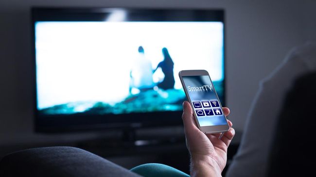Berikut cara menghubungkan hp Android ke TV tanpa kabel agar aktivitas menonton hingga browsing jadi lebih lega dan puas.