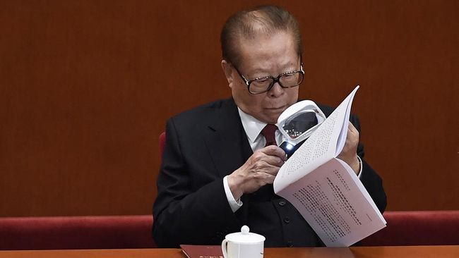 Eks Presiden China Jiang Zemin meninggal dunia di usia 96 karena penyakit leukemia dan kegagalan beberapa organ tubuhnya.