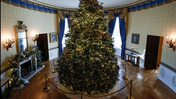 FOTO: Mengintip Dekor Natal Gedung Putih AS