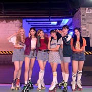 Bisa Jadi Inspirasi OOTD Saat Musim Hujan di Tanah Air, Intip Fashion Item Favorit STAYC di Musim Dingin