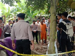 Kesal Keluarga Saat Pembunuh Ayah Kandung Indramayu Datang ke TKP