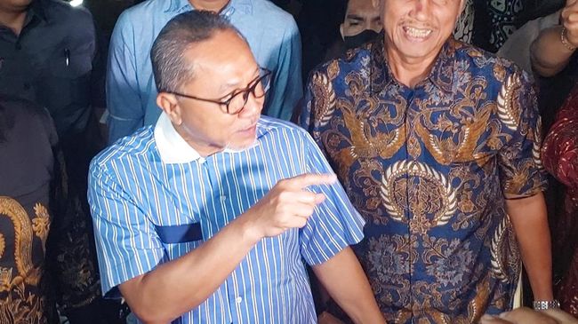 Zulhas Kabur saat Ditanya Kasus Suap Rektor Unila