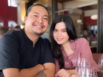 Kisah Cinta Sinta 'Keong Racun' & Suami, Berawal dari Persahabatan di Masa SMA