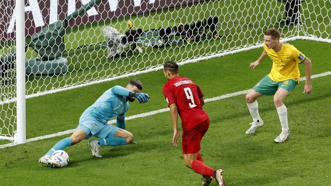 Denmark ditahan Australia pada babak pertama pertandingan Grup D Piala Dunia 2022 di Stadion Al Janoub, Rabu (30/11).
