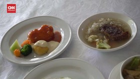 VIDEO: Iriana Jokowi Coba Menu Makanan Pernikahan Kaesang-Erina