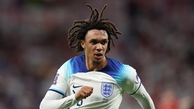 Arnold Kembali Tak Nyanyikan Lagu Kebangsaan di Wales vs Inggris