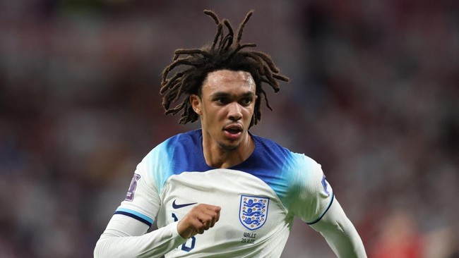 Pemain Inggris Trent Alexander-Arnold tak ikut menyanyikan lagu kebangsaan saat menang atas Wales dalam laga pemungkas Grup B Piala Dunia 2022.