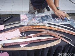 Cara Gangster Surabaya Mempersenjatai Diri, Pesan Sajam dari Luar Daerah