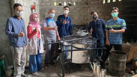 Cara Buat Kerupuk 'Kriuk' Pakai Minyak Jelantah ala Peneliti UGM