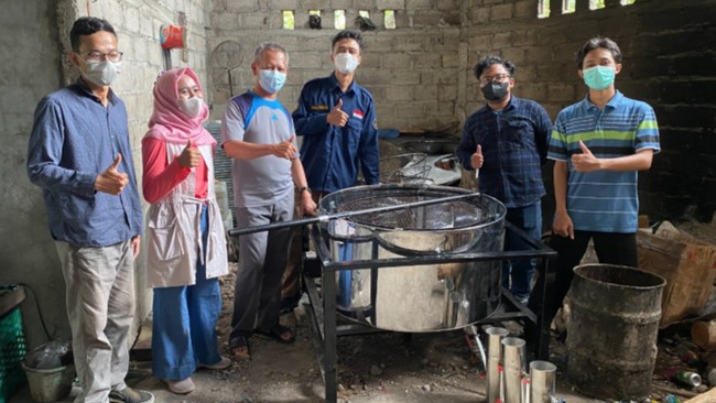 Diklaim bikin jernih dan sehat, alat peniris dengan penjernih minyak jelantah buatan UGM diklaim bisa menghasilkan krupuk renyah dan sehat. Yakin?
