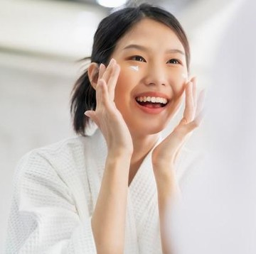 Wajah Glowing Tanpa Bikin Kantong Kering, 4 Basic Skincare di Pagi Hari dari Viva Cosmetics Ini Wajib Kamu Miliki!