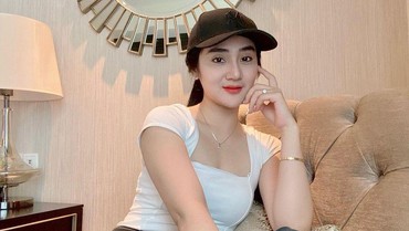 img-title 7 Pesona Bella Nova yang Ngaku Pernah Ditawari Jadi Istri Muda Pejabat